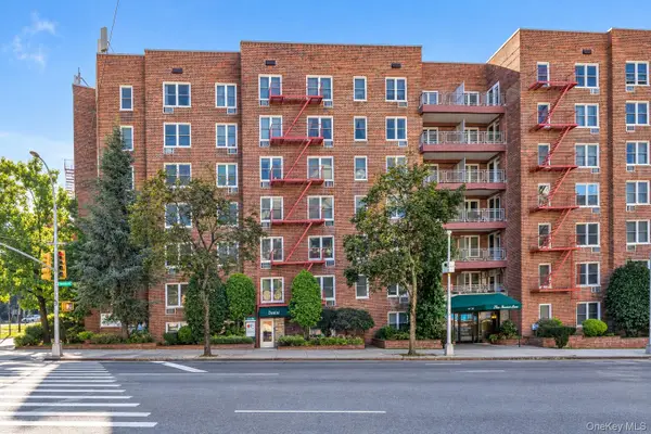 241-20 Northern Boulevard #4A, Douglaston, NY 11362