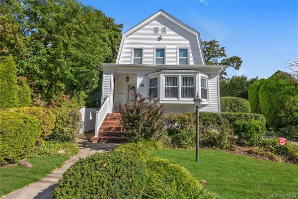 10 Sunset Avenue, Lynbrook, NY 11563