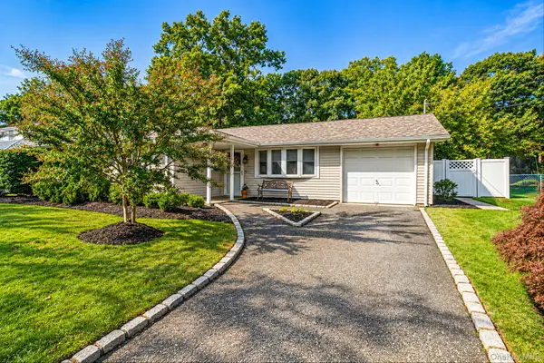 5 Allegheny Drive S, Farmingville, NY 11738