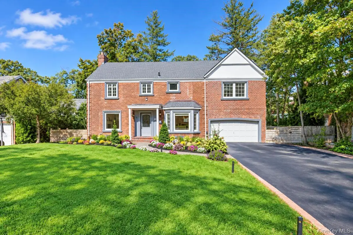 18 Pond Park Road, Great Neck, NY 11023 - #1