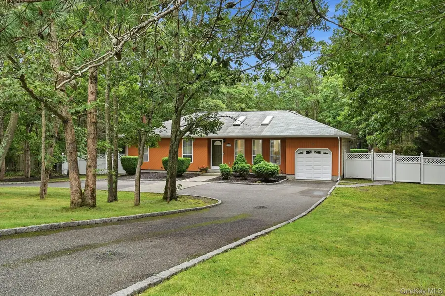 16 Georgann Road, Manorville, NY 11949 - #2
