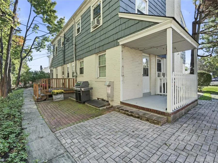 37 Bayview Court, Manhasset, NY 11030 - #3