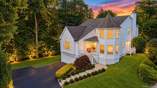 10 Matinecock Court, Locust Valley, NY 11560