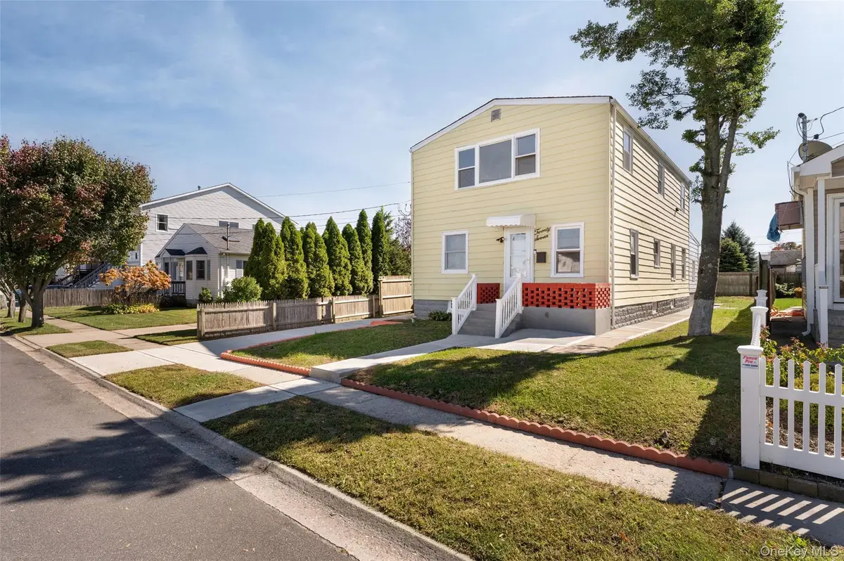27 Piave Terrace, Lindenhurst, NY 11757 - #1