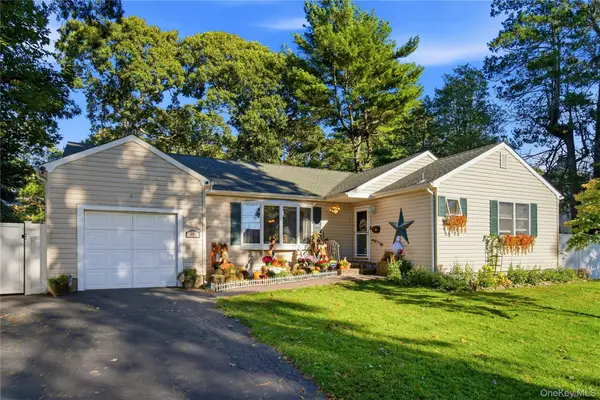 35 Wyant Avenue, Ronkonkoma, NY 11779