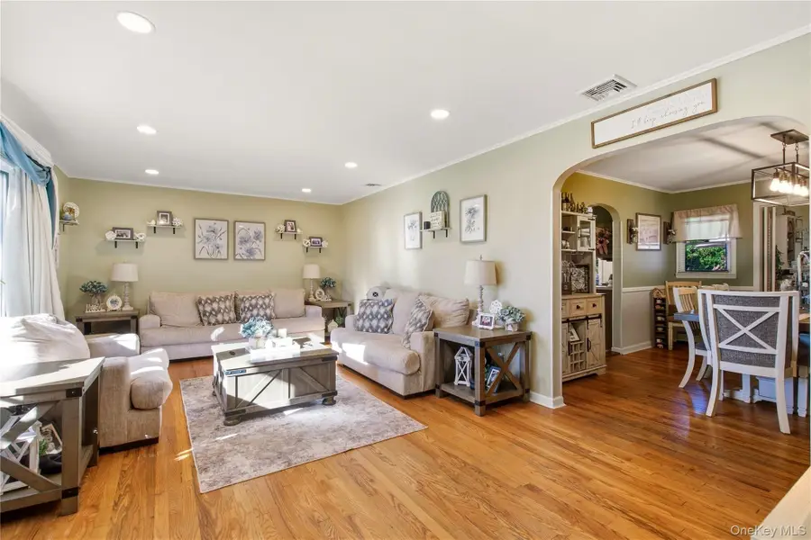 35 Wyant Avenue, Ronkonkoma, NY 11779 - #3