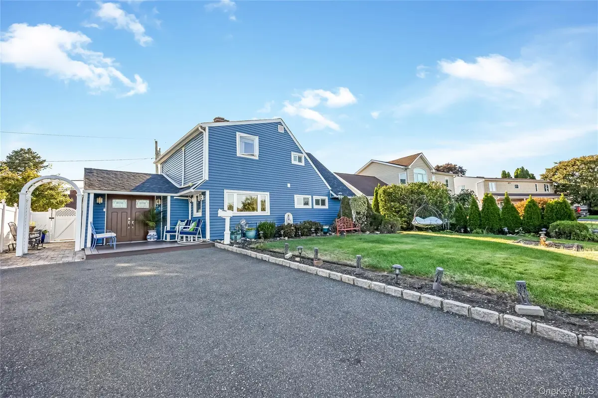 34 Harmony Lane, Westbury, NY 11590 - #1