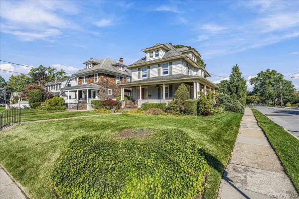 63 Shellbank Place, Rockville Centre, NY 11570