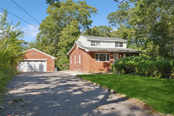 9 Plandome Place, Selden, NY 11784