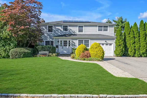 125 Crescent Lane, East Hills, NY 11577