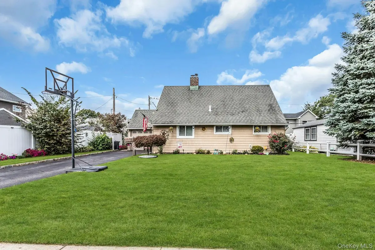 23 Summit Lane, Levittown, NY 11756 - #1