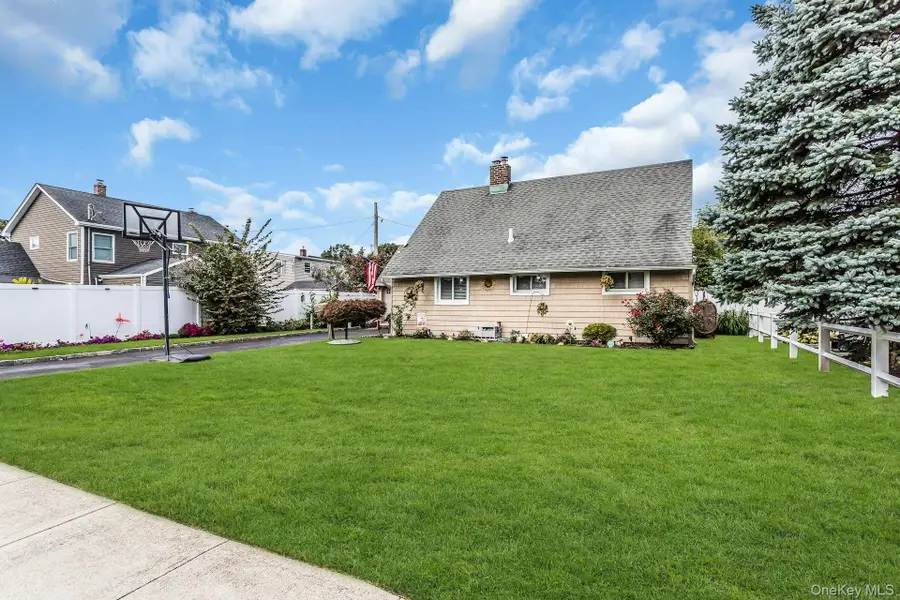 23 Summit Lane, Levittown, NY 11756 - #3