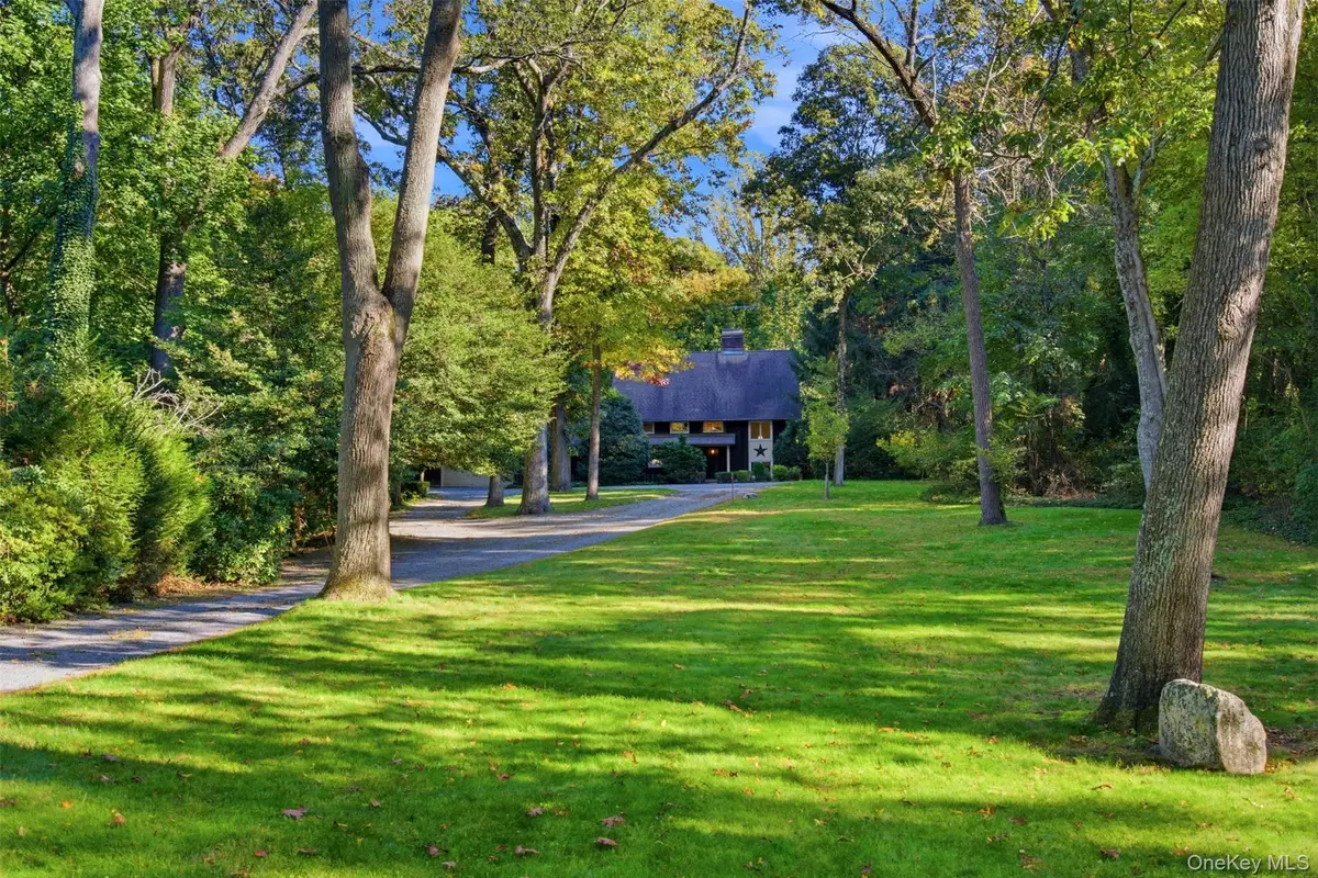 1620 Stewart Lane, Laurel Hollow, NY 11791 - #1