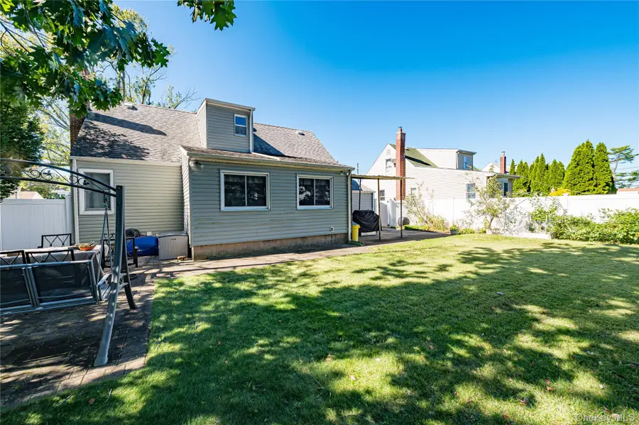 9 Po Lane, Hicksville, NY 11801 - #3