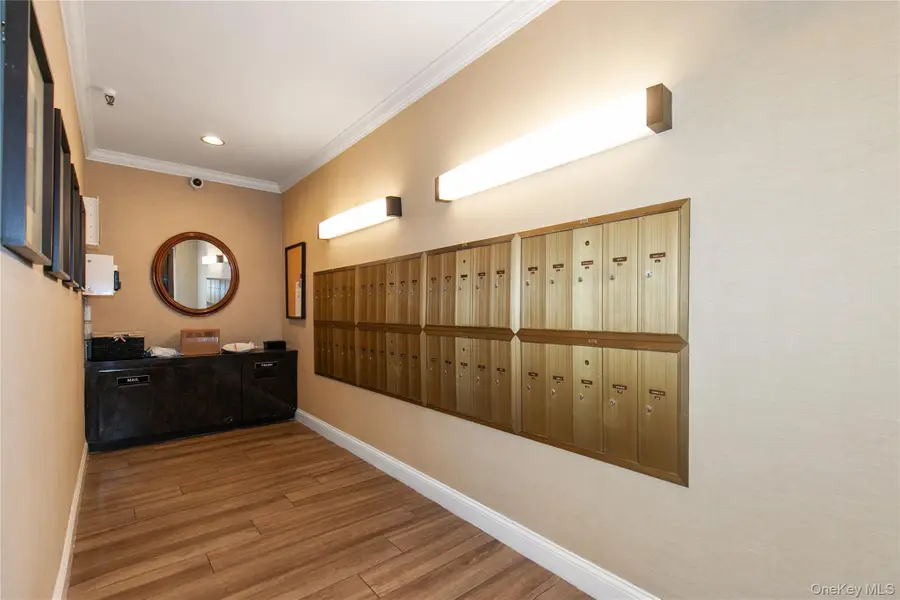 21 Chapel Place Chapel Place #3J, Great Neck, NY 11021 - #3