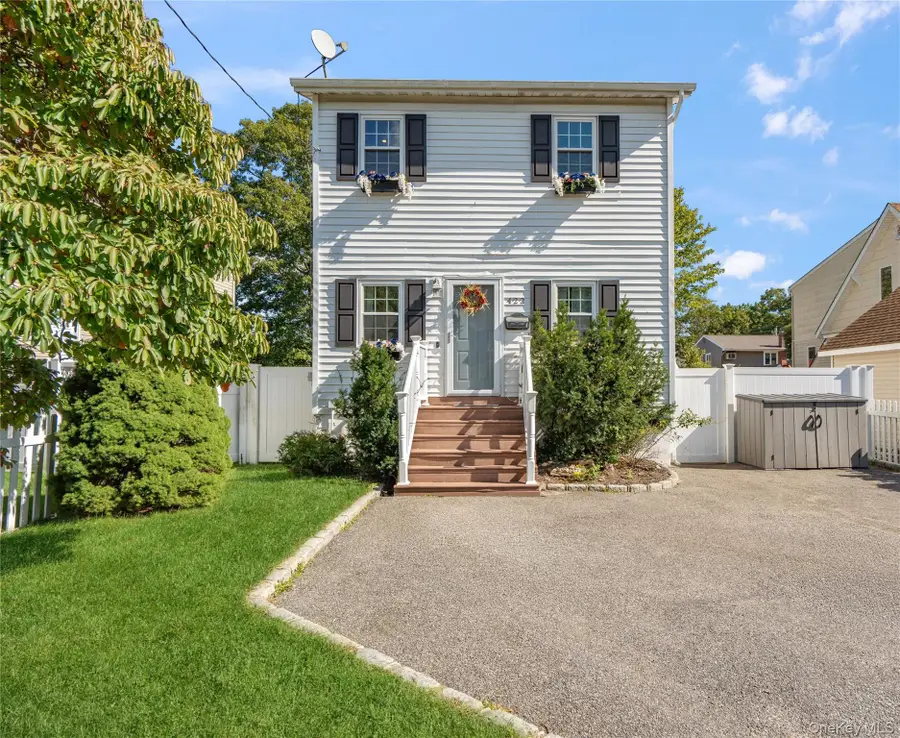 422 Myrtle Avenue, West Islip, NY 11795 - #2