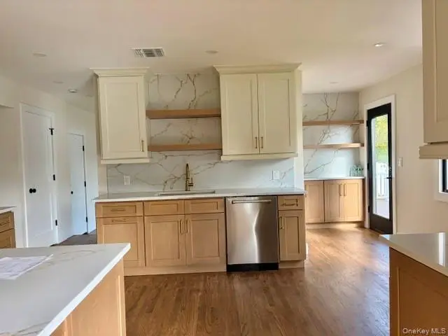 93 Eaton Lane, West Islip, NY 11795 - #3