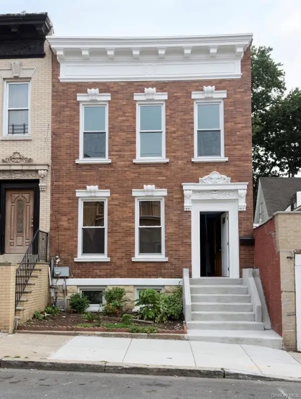33 Sunnyside Court, Brooklyn, NY 11207