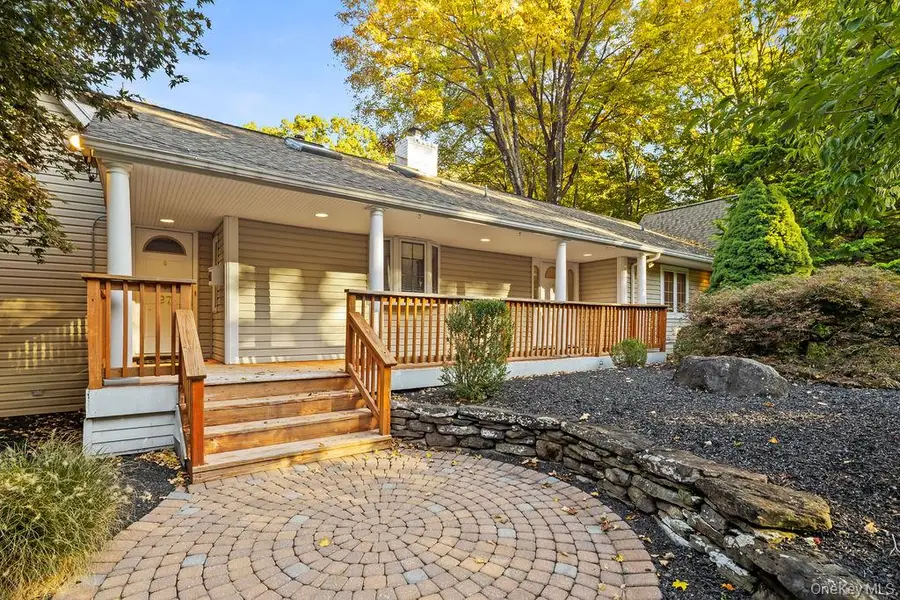 27 Mayer Drive, Suffern, NY 10901 - #3