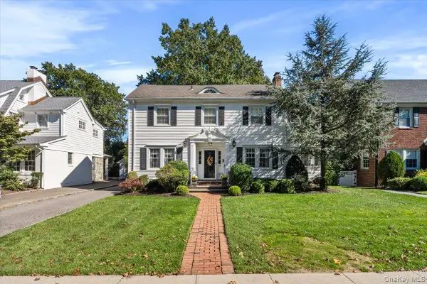 39 Euston Road, Garden City, NY 11530