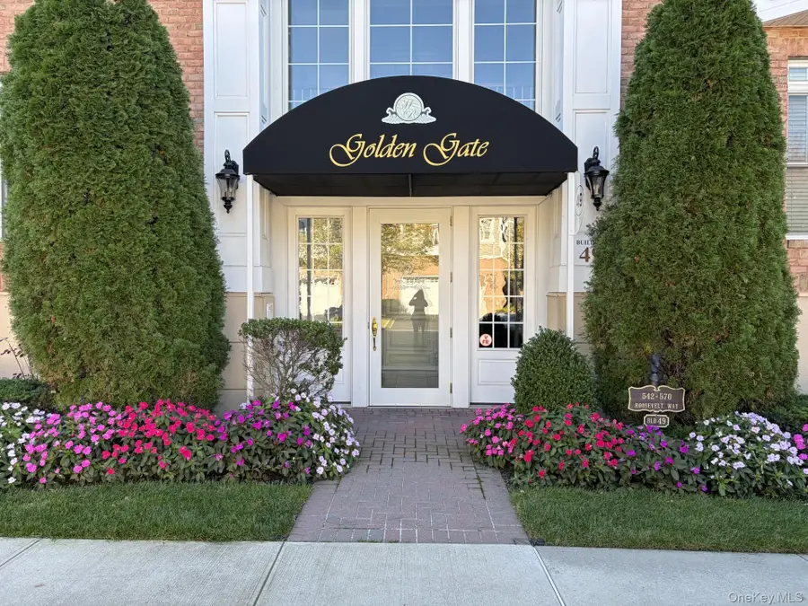 542 Roosevelt Way, Westbury, NY 11590 - #3