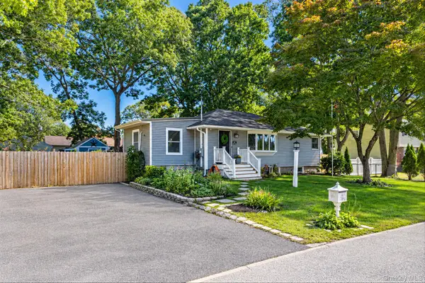 27 Ashwood Drive, Shirley, NY 11967