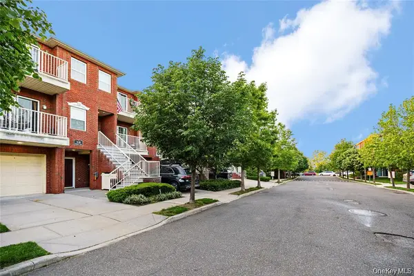 319 Endeavor Place #43, College Point, NY 11356