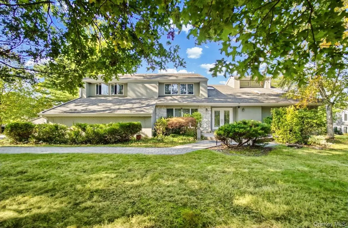 17 Scenic View Court W, Dix Hills, NY 11746 - #1