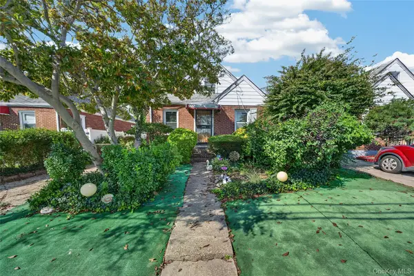 31 Circle Drive W, Elmont, NY 11003