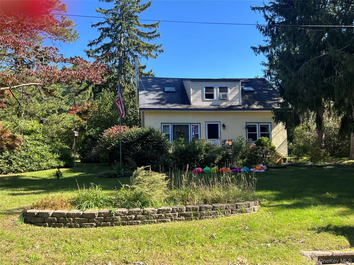 207 Mount Vernon Avenue, Medford, NY 11763 - #1