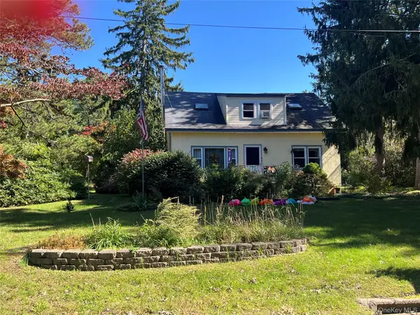 207 Mount Vernon Avenue, Medford, NY 11763