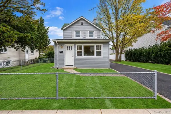 52 Coles Street, Glen Cove, NY 11542