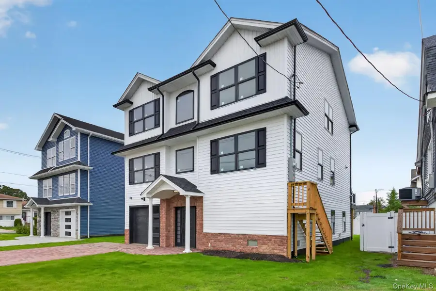 267 Roosevelt Avenue, Freeport, NY 11520 - #2