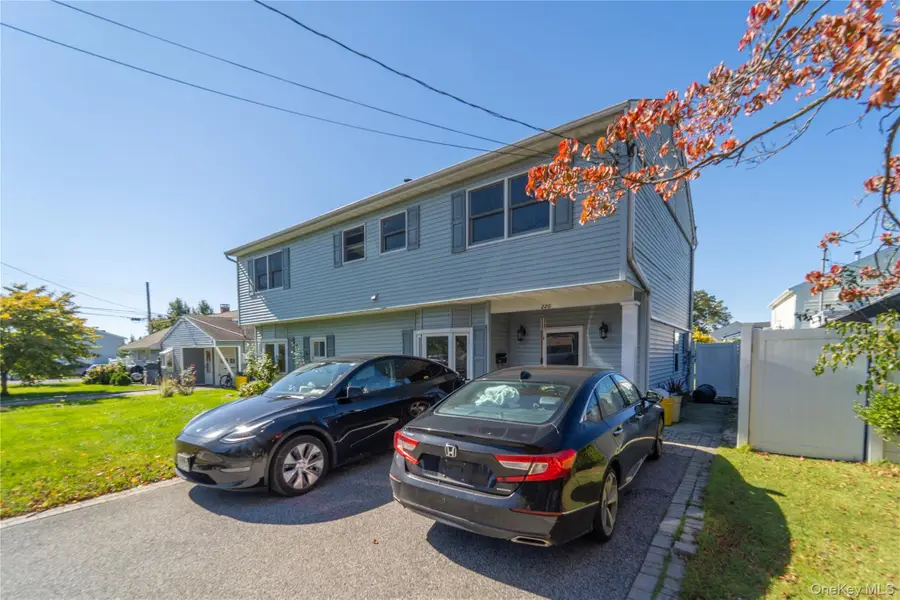 220 Jerusalem Avenue, Hicksville, NY 11801 - #2