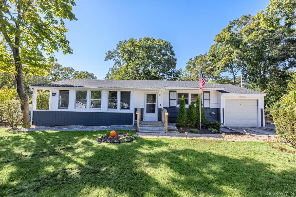 10 Nesaquake Trail, Ridge, NY 11961 - #1