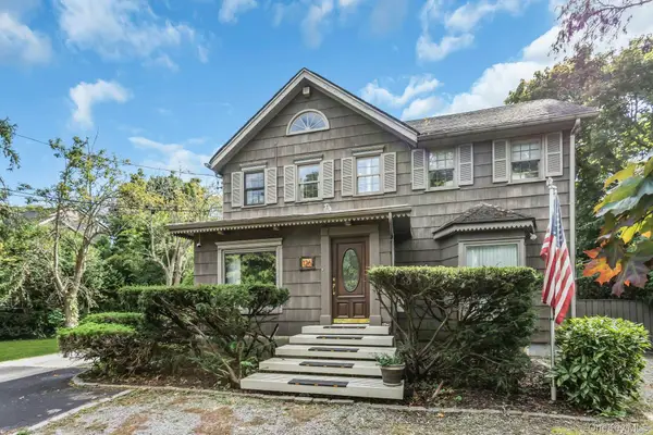 126 Harbor Hill Road, Roslyn Heights, NY 11577