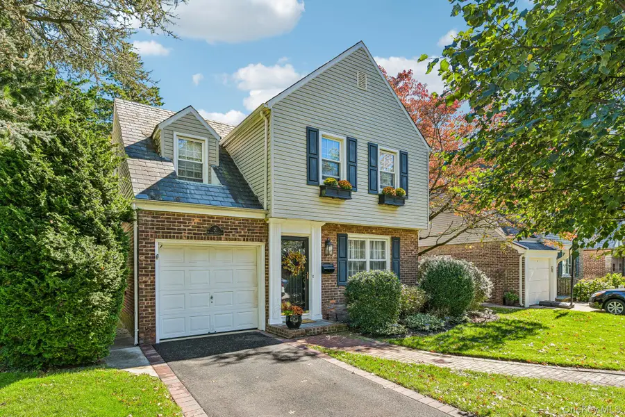 20 Revere Drive E, Floral Park, NY 11001 - #2
