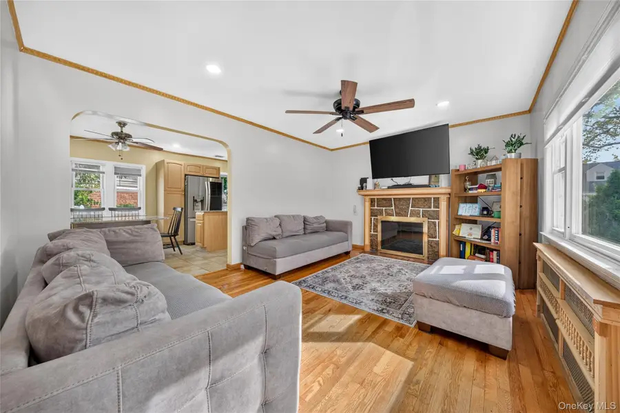 471 Beech Street, New Hyde Park, NY 11040 - #3