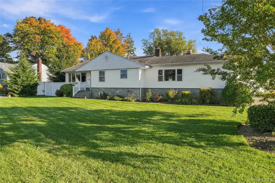 564 Middle Street, North Babylon, NY 11703 - #2