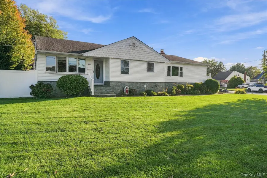 564 Middle Street, North Babylon, NY 11703 - #3