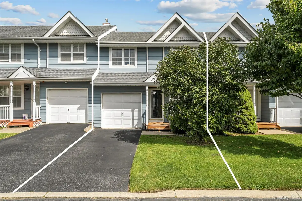 5 Spruce Lane, Central Islip, NY 11722 - #1