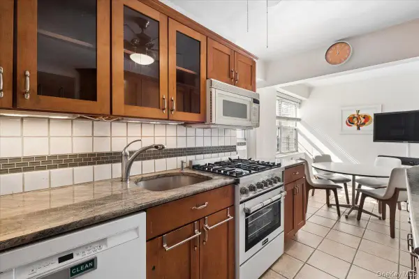 235 Garth Road #D6A, Scarsdale, NY 10583