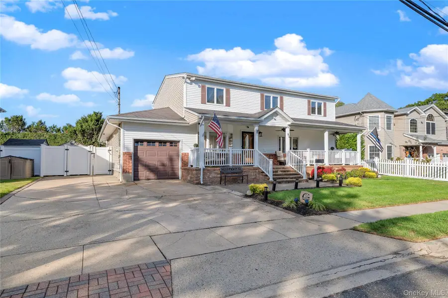 85 N Walnut Street, Massapequa, NY 11758 - #2