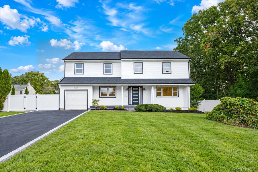 25 Avenue B, Holbrook, NY 11741 - #2