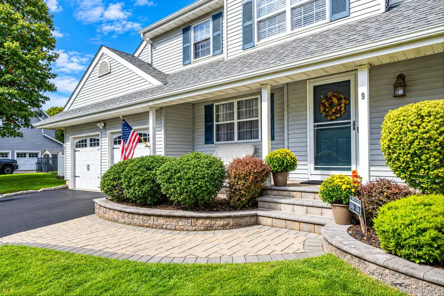 9 Alyssa Court, Holbrook, NY 11741 - #3