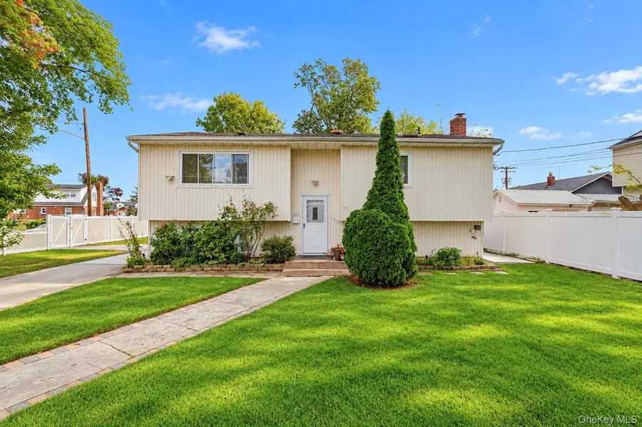 100 Pioxi Street, Copiague, NY 11726 - #3