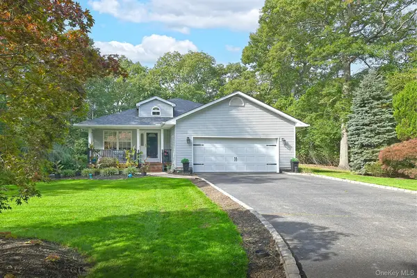 81 C Robinson Avenue, Medford, NY 11763