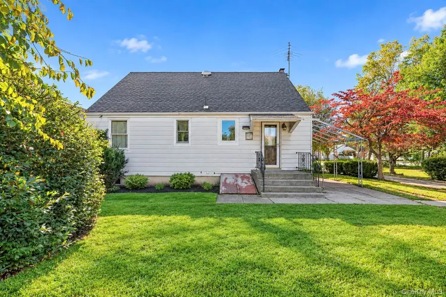 31 Charles Street, Hicksville, NY 11801 - #2