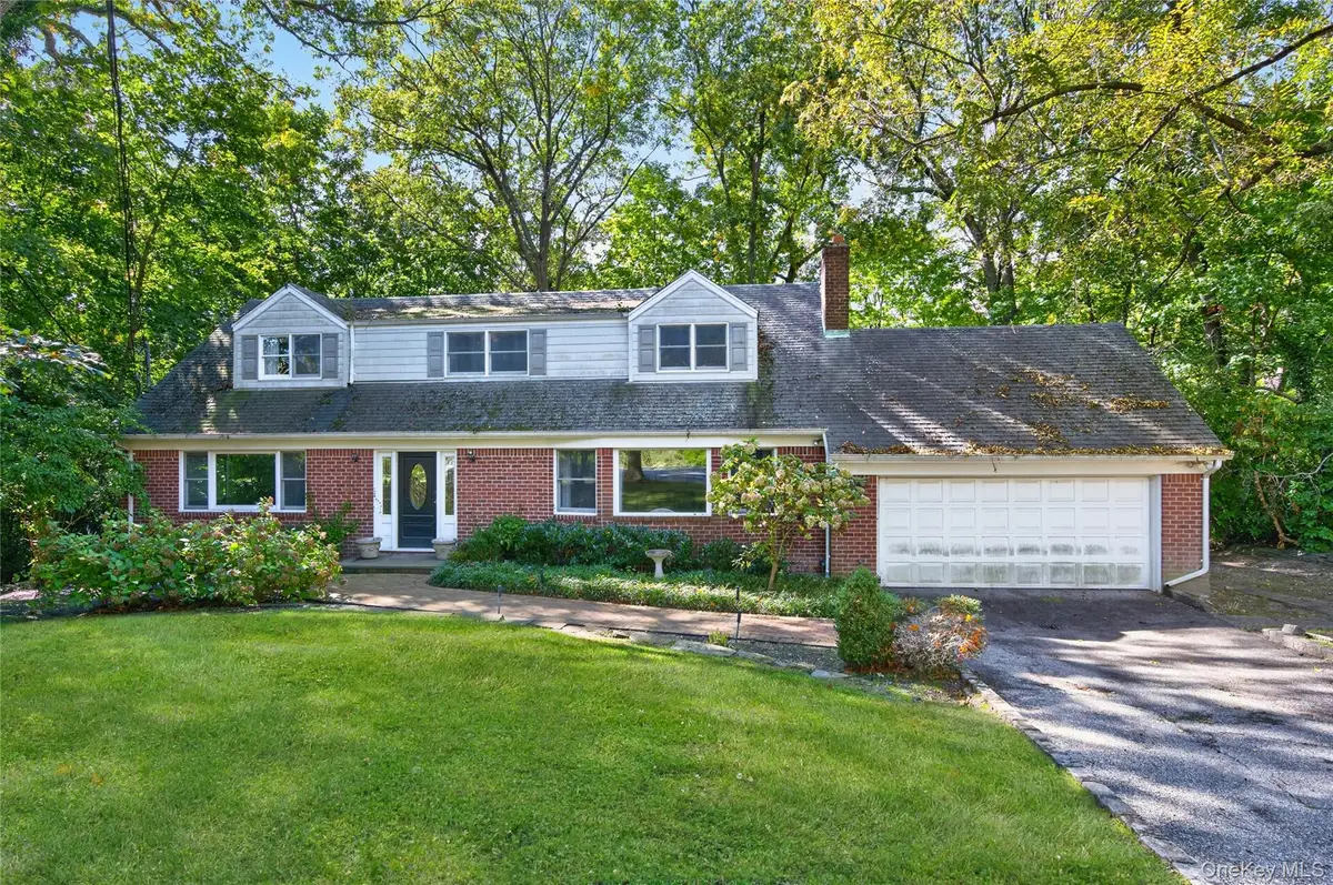 18 Sills Court, Centerport, NY 11721 - #1