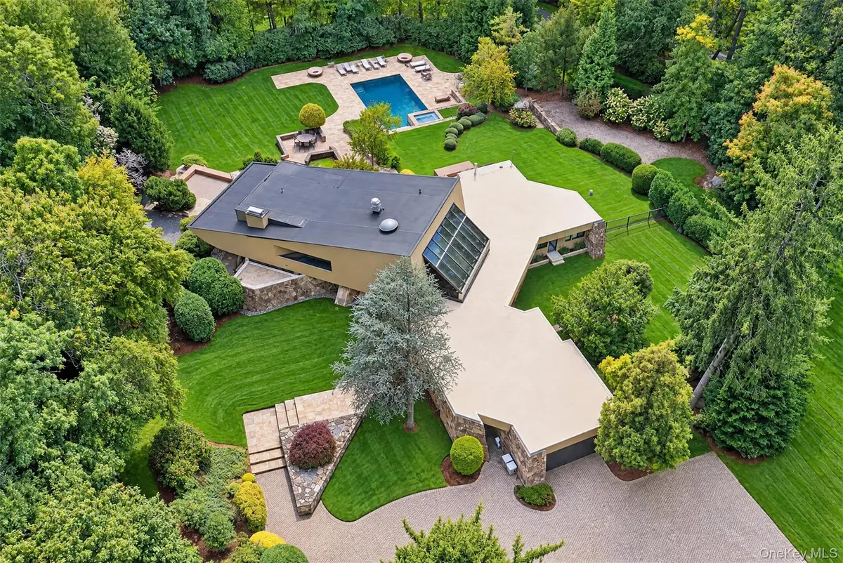 15 Horseshoe Road, Old Westbury, NY 11568 - #1